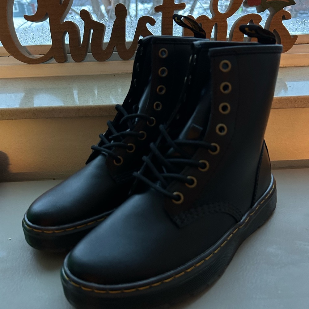 BRAND NEW Dr Martens 1460 Pascal Boots